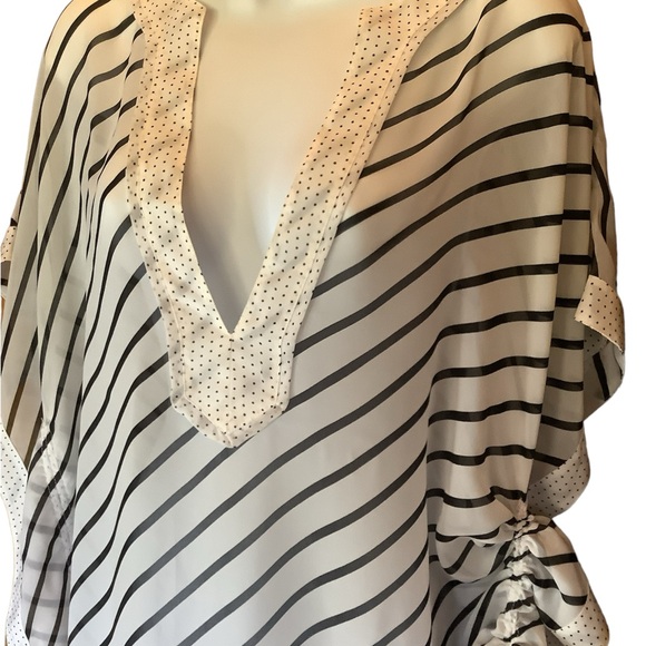 Victoria Secret Coverup - Picture 2 of 5